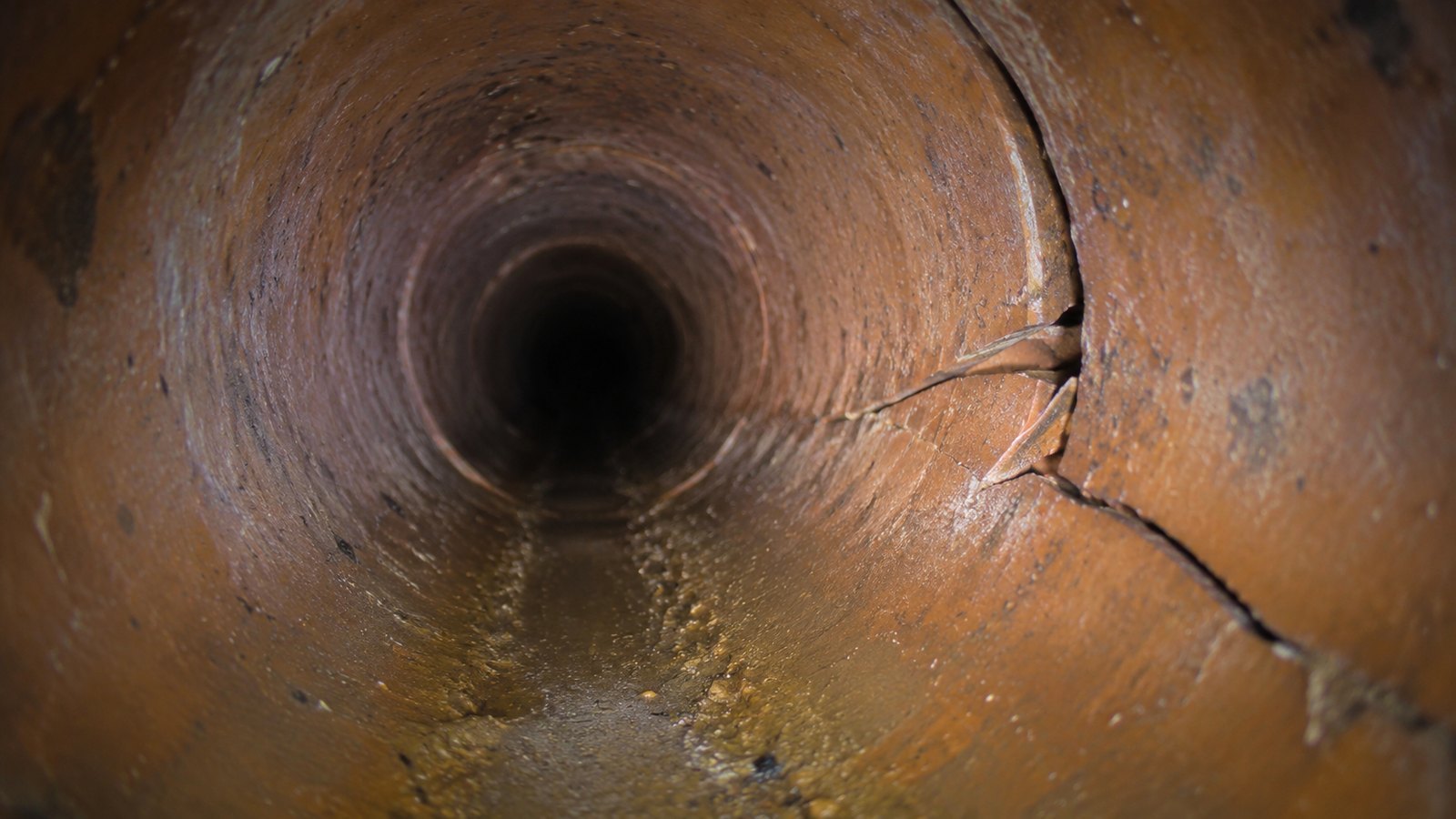 Cracked and Fractured Drains — UK drainage example